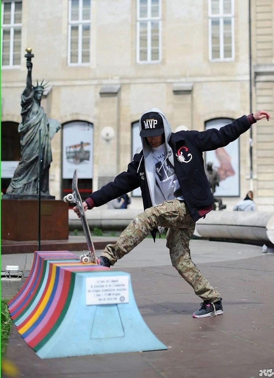 Boneless Blunt - Arts et Métiers - Paris